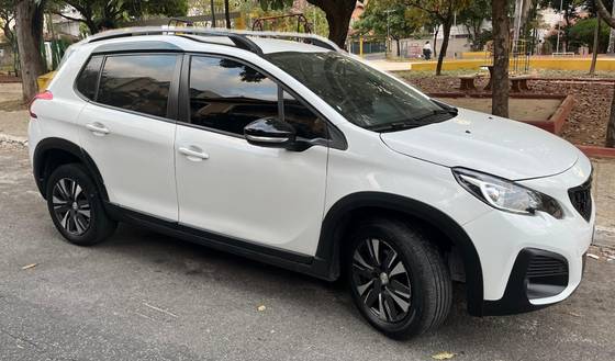 PEUGEOT 2008 1.6 16V FLEX ALLURE 4P AUTOMÁTICO PEUGEOT 2008 1.6 16V FLEX ALLURE 4P AUTOMÁTICO